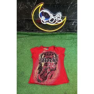 Vintage Y2K Dereon Women's Red Graphic Rock Tee‎  w/ Glitter 1/4 Sleeve Size L